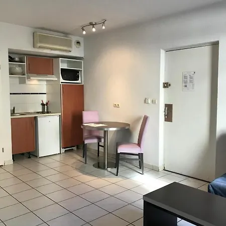 Cité Médiévale 250 M Apartamento